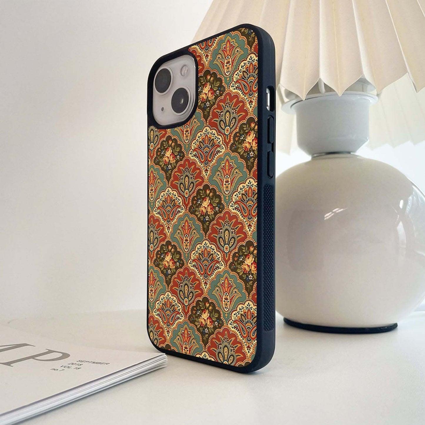 Royal Threadwork Glass Case