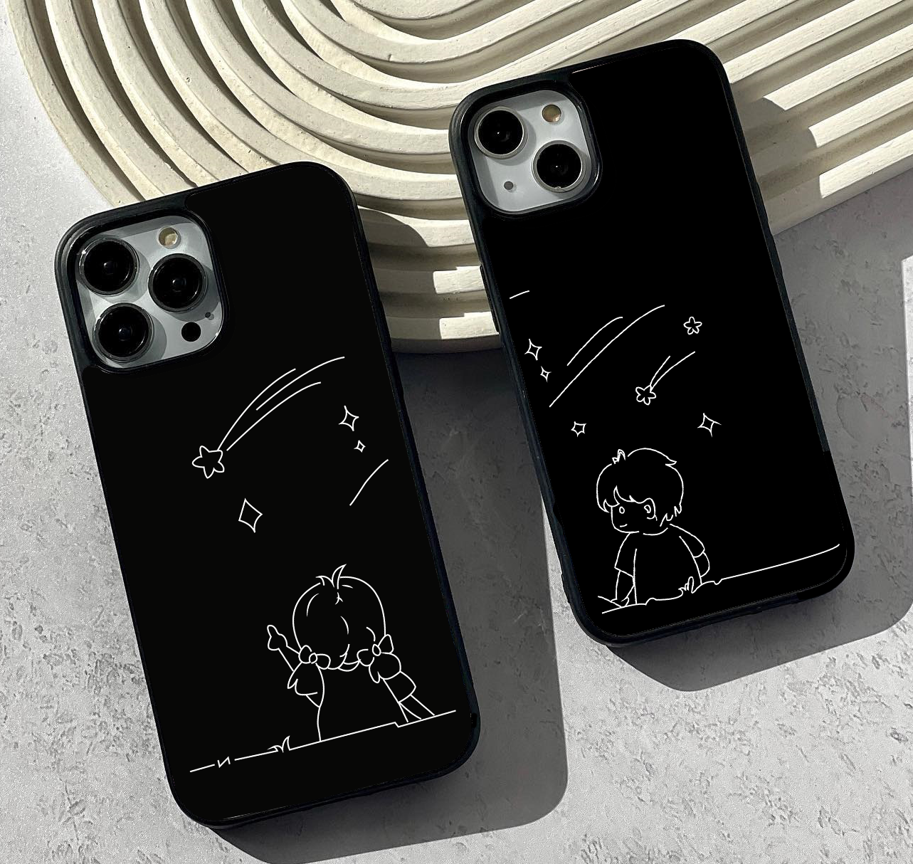 Line Art Couple Glass Case ( 2 FREE Keychains )