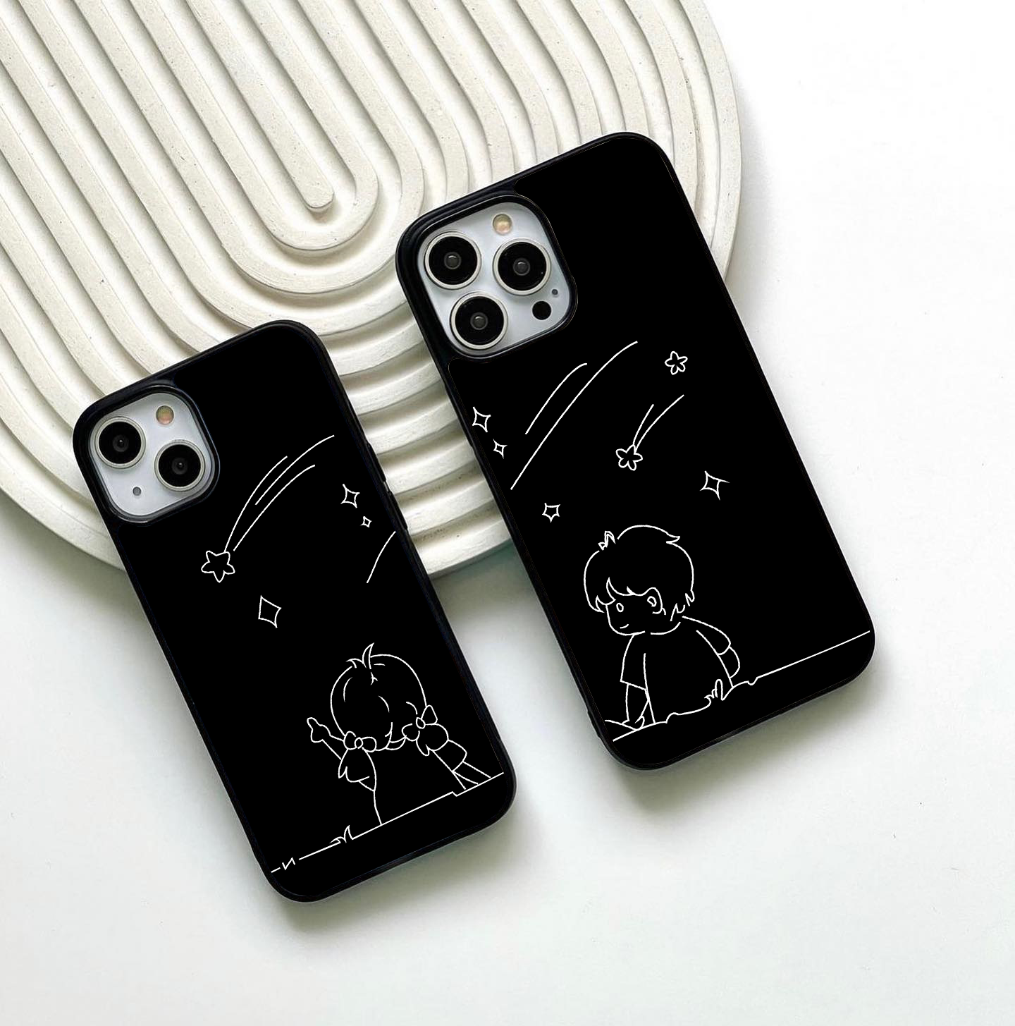 Line Art Couple Glass Case ( 2 FREE Keychains )