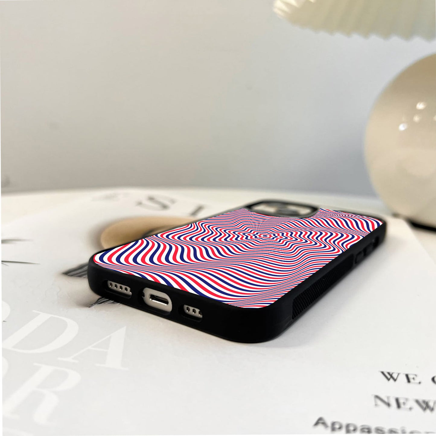 Retro Wavy Illusion Glass Case