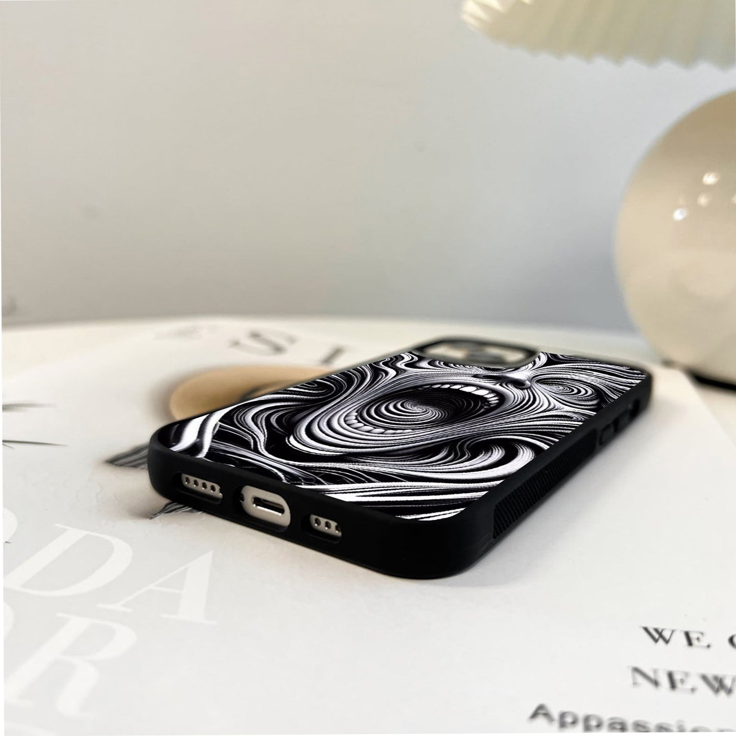 Twisted Mind Scream Glass Case