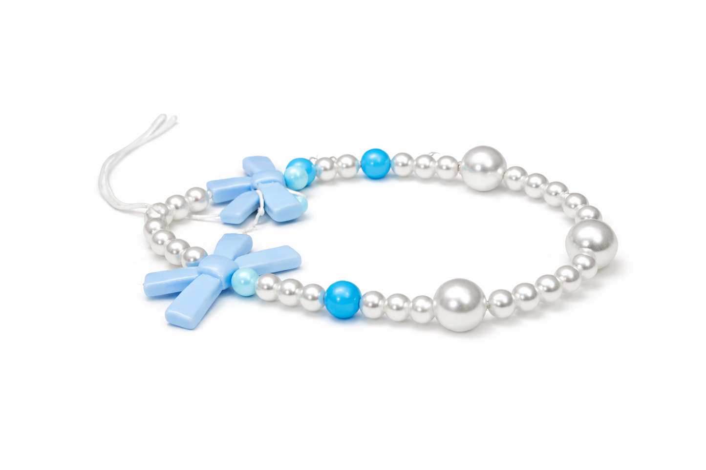 Bracelet with white pearls and blue flower-shaped beads on a white background