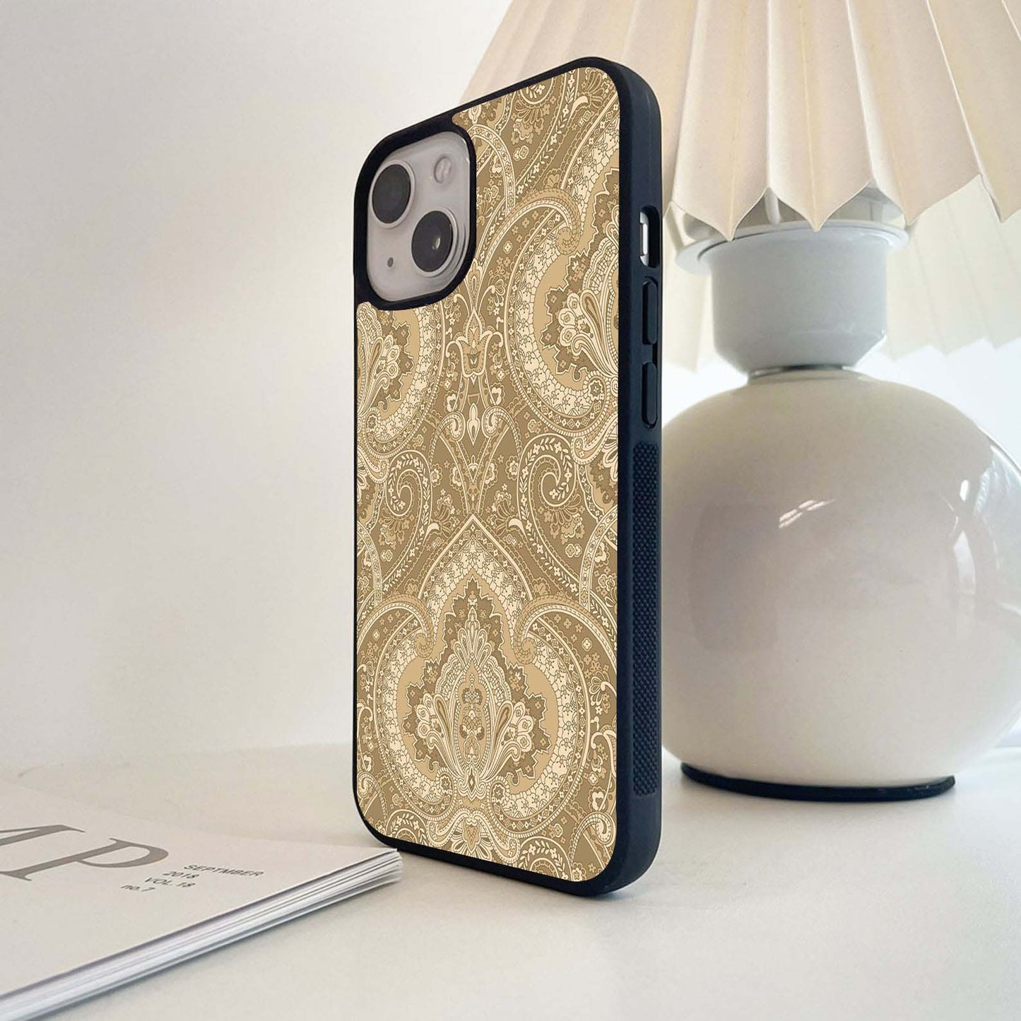 Ivory Paisley Grace Glass Case