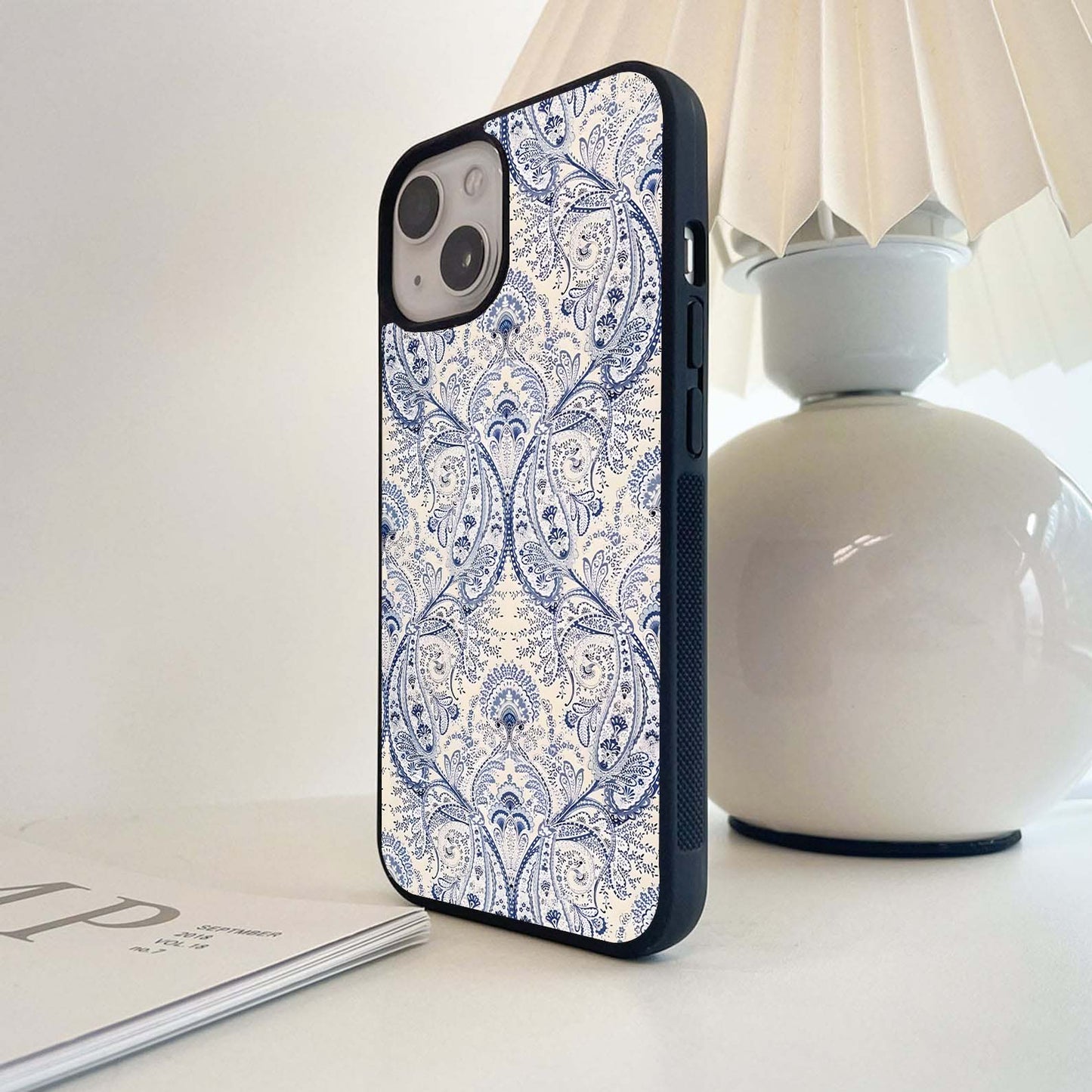 White Crown Pattern Glass Case