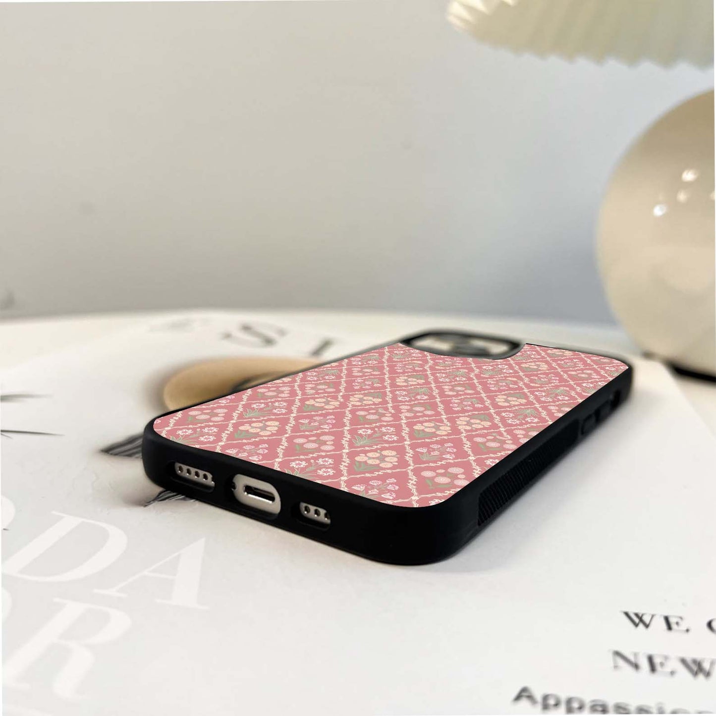 Rose Lattice Glass Case