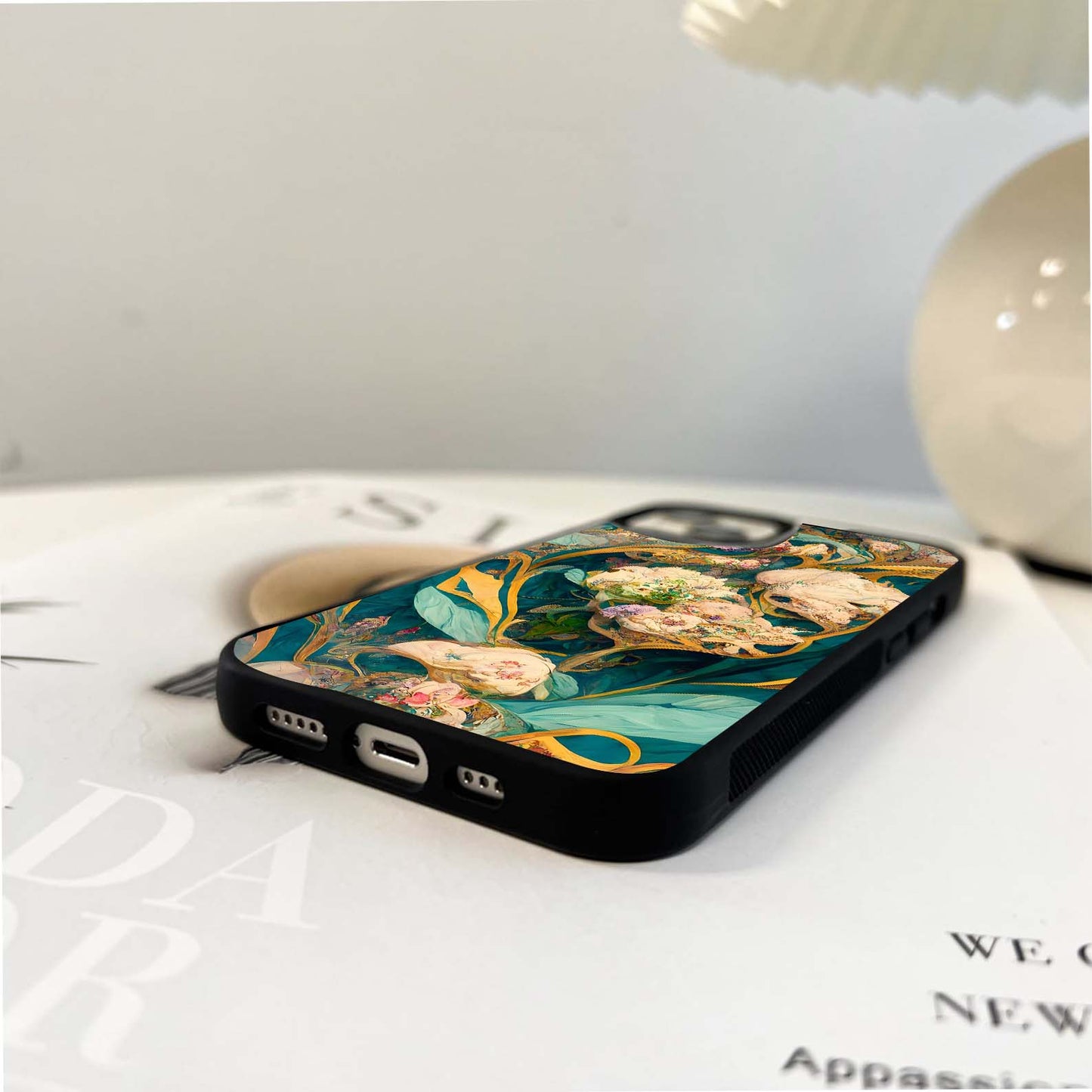 Leafy Peek Glass Case